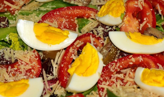Яйце в салатата носи повече здравни ползи