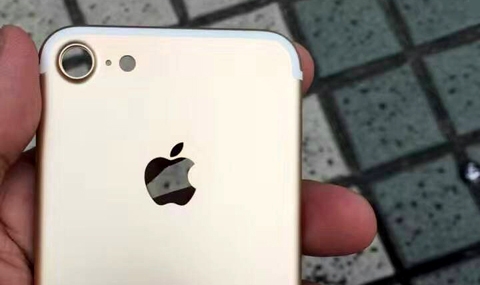 “Епъл” стана най-продаваната марка телефони в света през 2023 г., изпреварвайки “Самсунг”