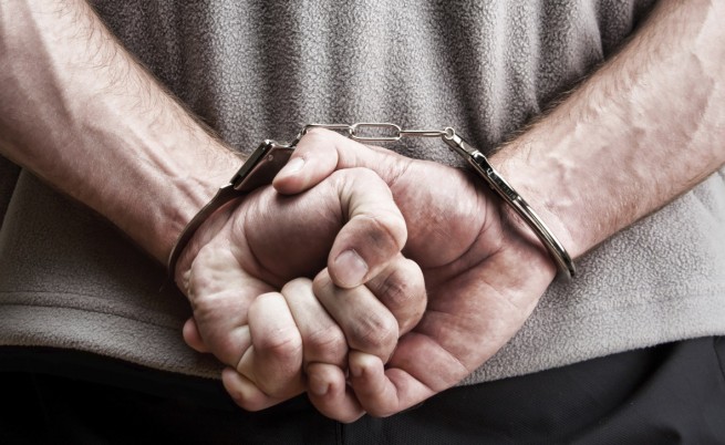 На летище “Хийтроу” арестуваха 80-годишен мъж, издирван от 27 г.