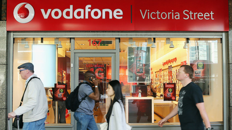 Vodafone продава италианския си бизнес на Swisscom за €8 млрд.