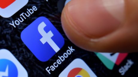 Spotify и Netflix четат личните ви съобщения във Facebook