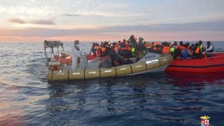 Лодка с мигранти се преобърна в Ламанша