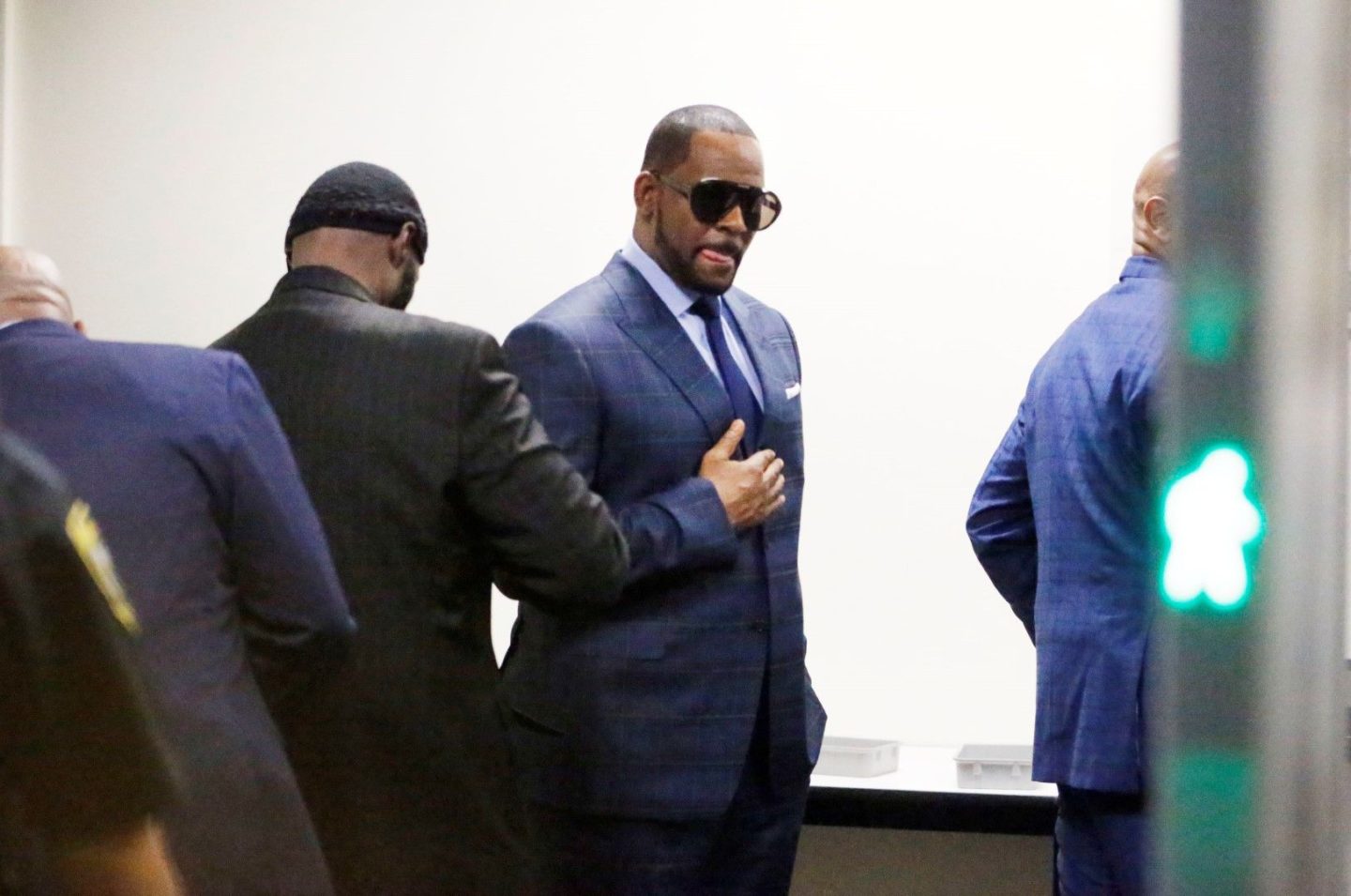 R. Kelly бе арестуван за неплащане на издръжка
