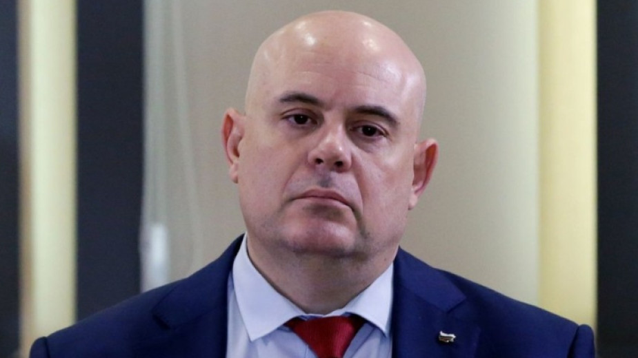 Европарламентът пита Гешев как са разследвани записите на Борисов