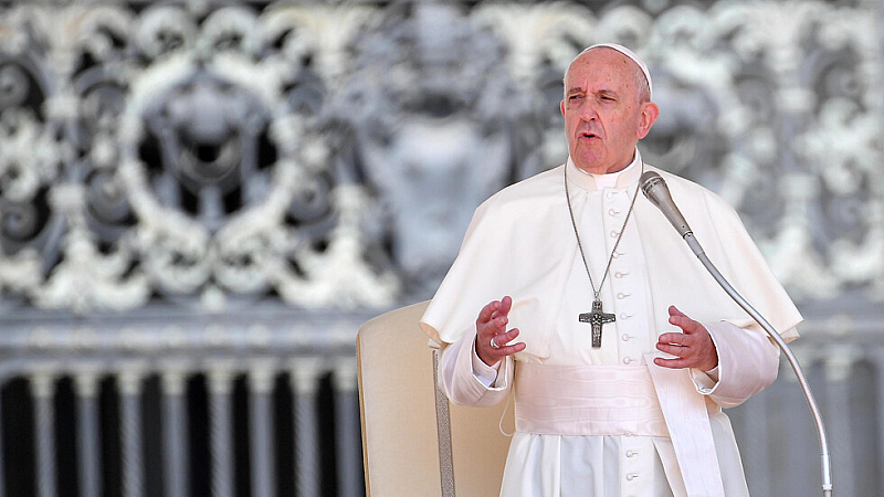 Болен ли е папата от коронавирус?
