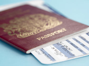 Нови препятствия за британски паспорт