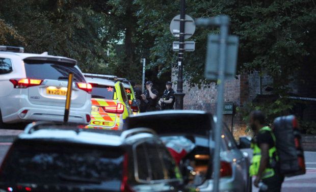 Атака с нож в английския град Рединг взе три жертви, нападателят е задържан