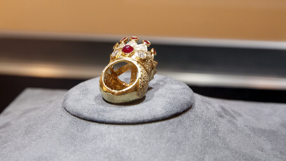 Рапърът Дрейк е купил пръстена на Тупак Шакур