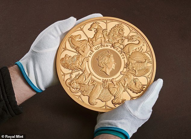 Златна монета „Зверовете на кралицата“, тежаща 1 кг, ще бъде продадена на търг във Великобритания